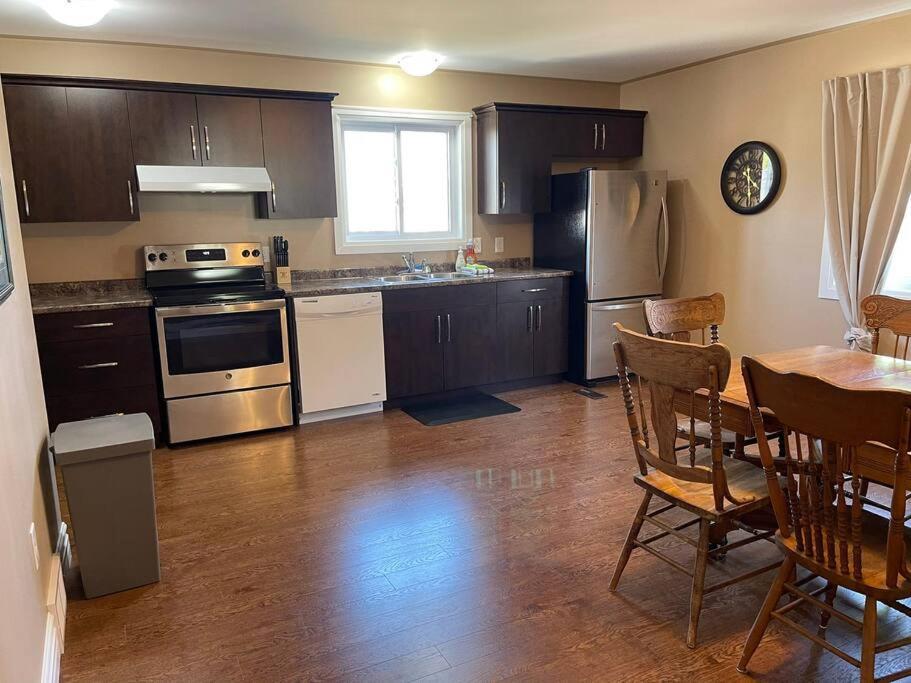Cozy 2 Bedroom Home In Chatham - Left Side Kültér fotó