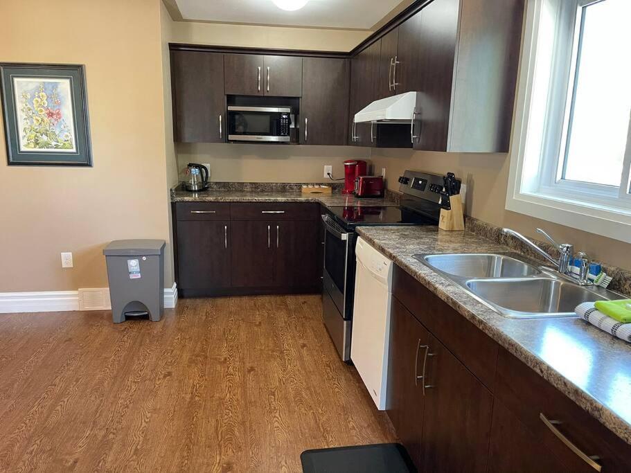 Cozy 2 Bedroom Home In Chatham - Left Side Kültér fotó