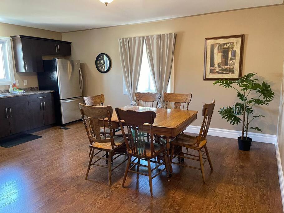 Cozy 2 Bedroom Home In Chatham - Left Side Kültér fotó